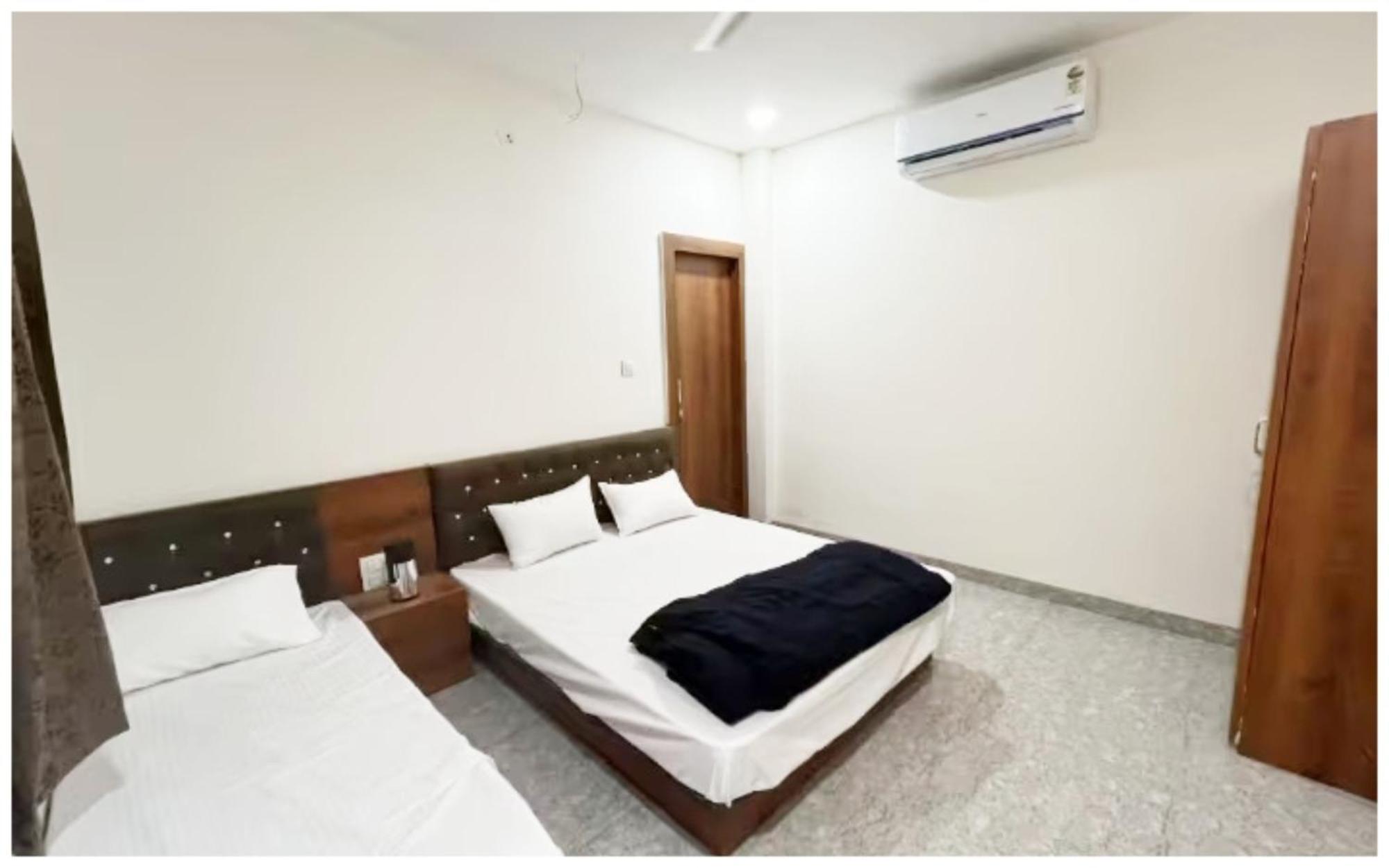 Premium Hotel Ujjain - G A R I M A - Near Mahakal Temple And Rivar - Railway Station - Hygiene & Spacious Room - With Wifi- And Parking Facilities - Best Hotel In Ujjain Ngoại thất bức ảnh