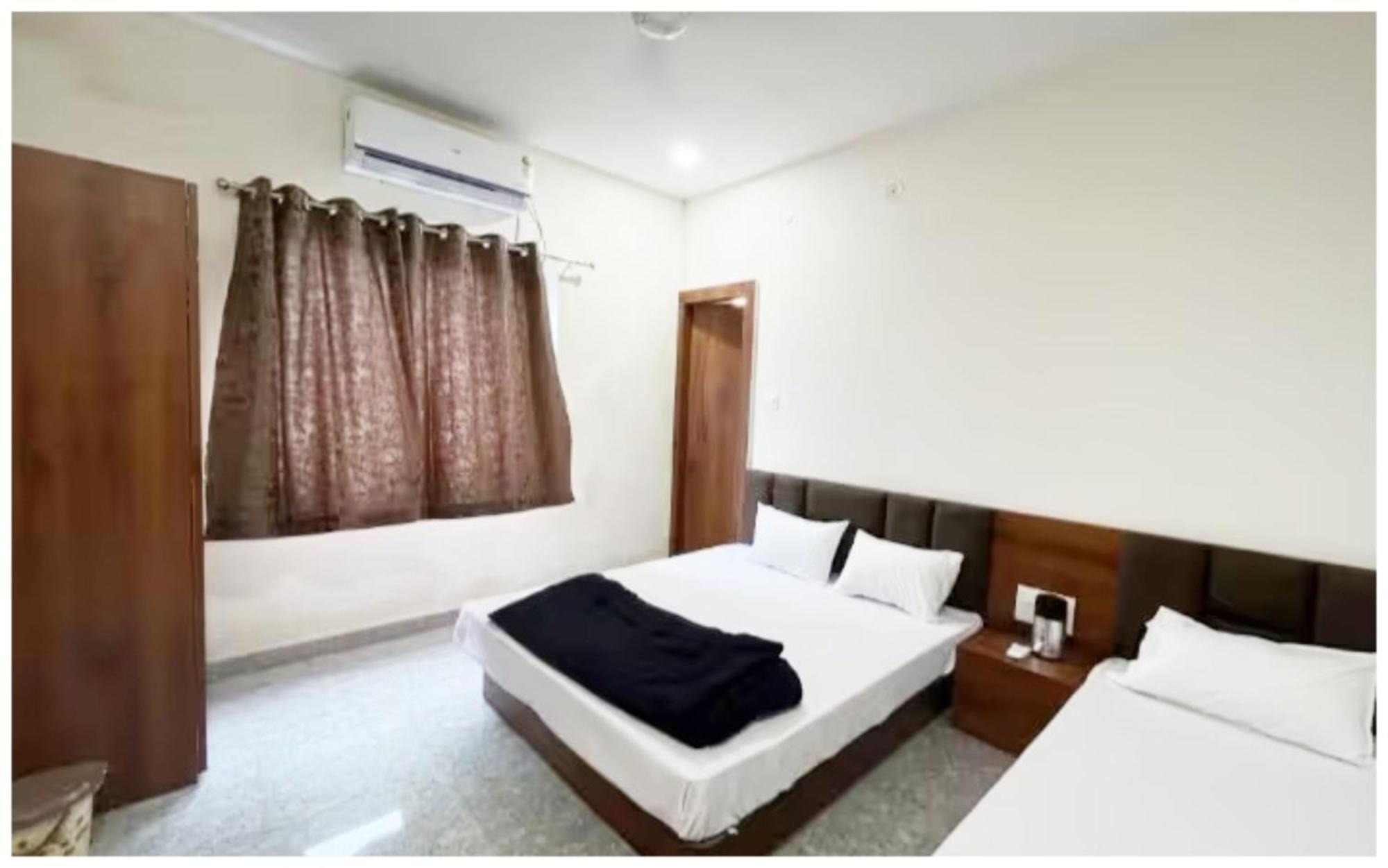 Premium Hotel Ujjain - G A R I M A - Near Mahakal Temple And Rivar - Railway Station - Hygiene & Spacious Room - With Wifi- And Parking Facilities - Best Hotel In Ujjain Ngoại thất bức ảnh