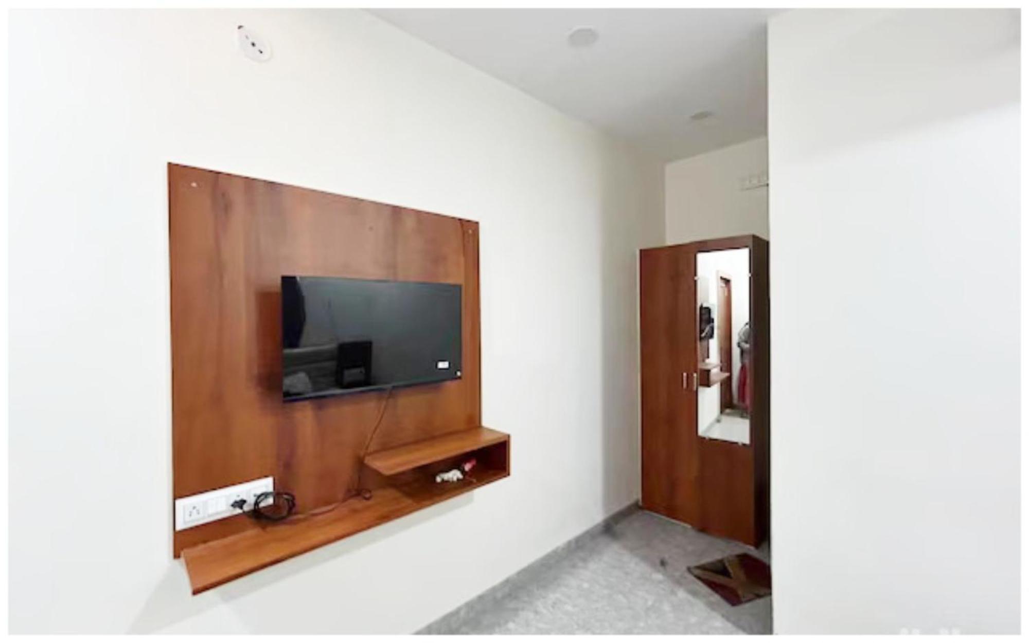 Premium Hotel Ujjain - G A R I M A - Near Mahakal Temple And Rivar - Railway Station - Hygiene & Spacious Room - With Wifi- And Parking Facilities - Best Hotel In Ujjain Ngoại thất bức ảnh
