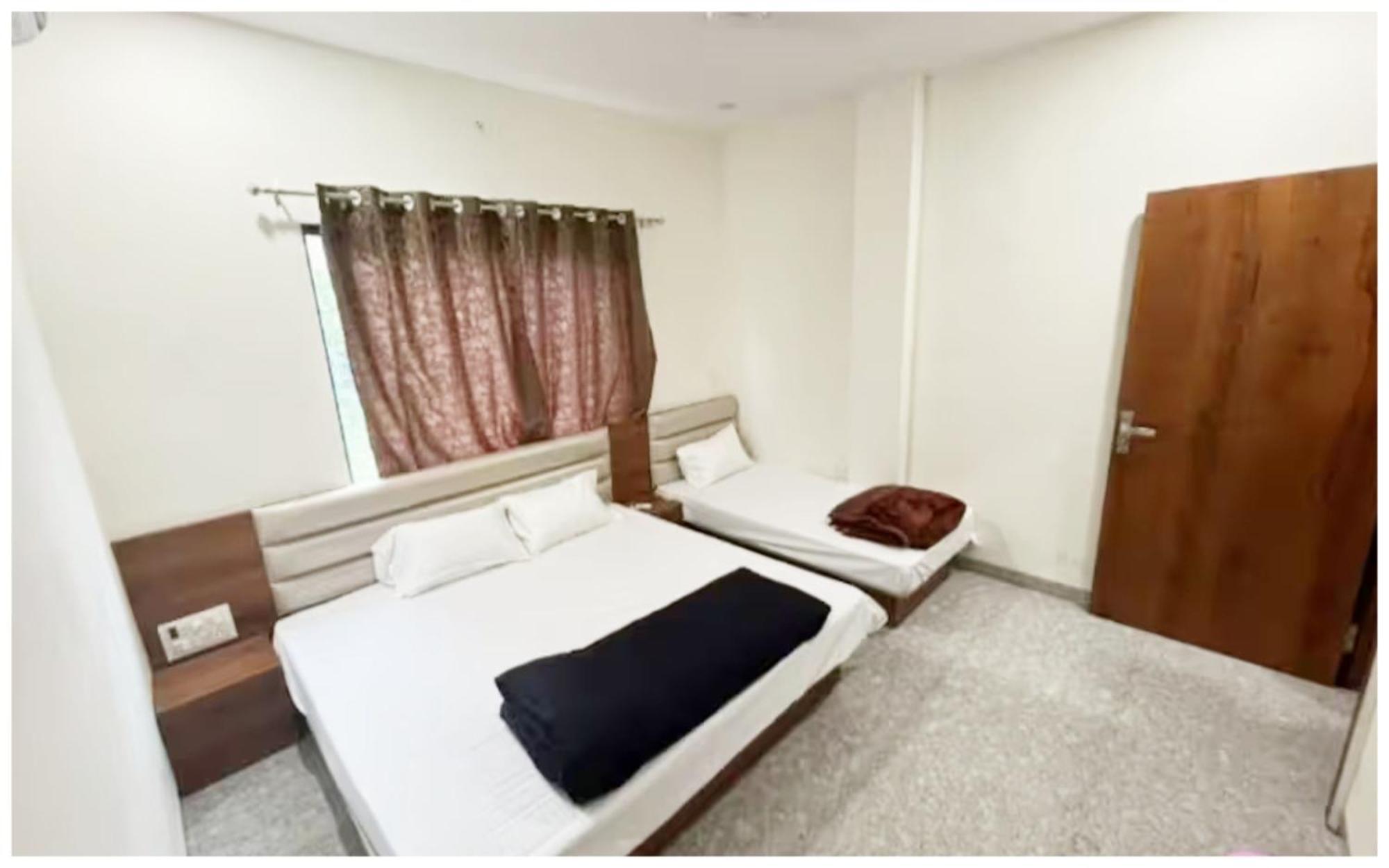 Premium Hotel Ujjain - G A R I M A - Near Mahakal Temple And Rivar - Railway Station - Hygiene & Spacious Room - With Wifi- And Parking Facilities - Best Hotel In Ujjain Ngoại thất bức ảnh
